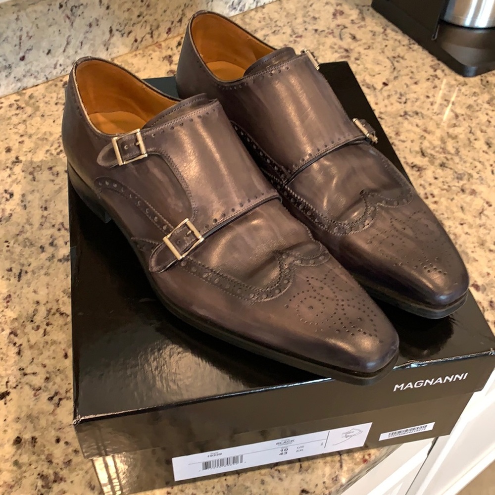 Stylish Magnanni dark grey leather dress shoe size 10